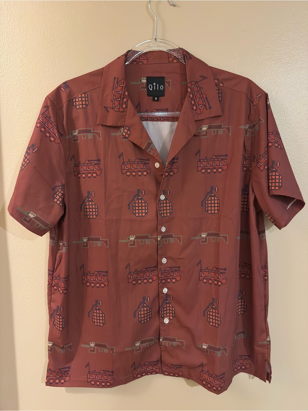 Qilo Men’s Camp Collar Short Sleeve Button Up